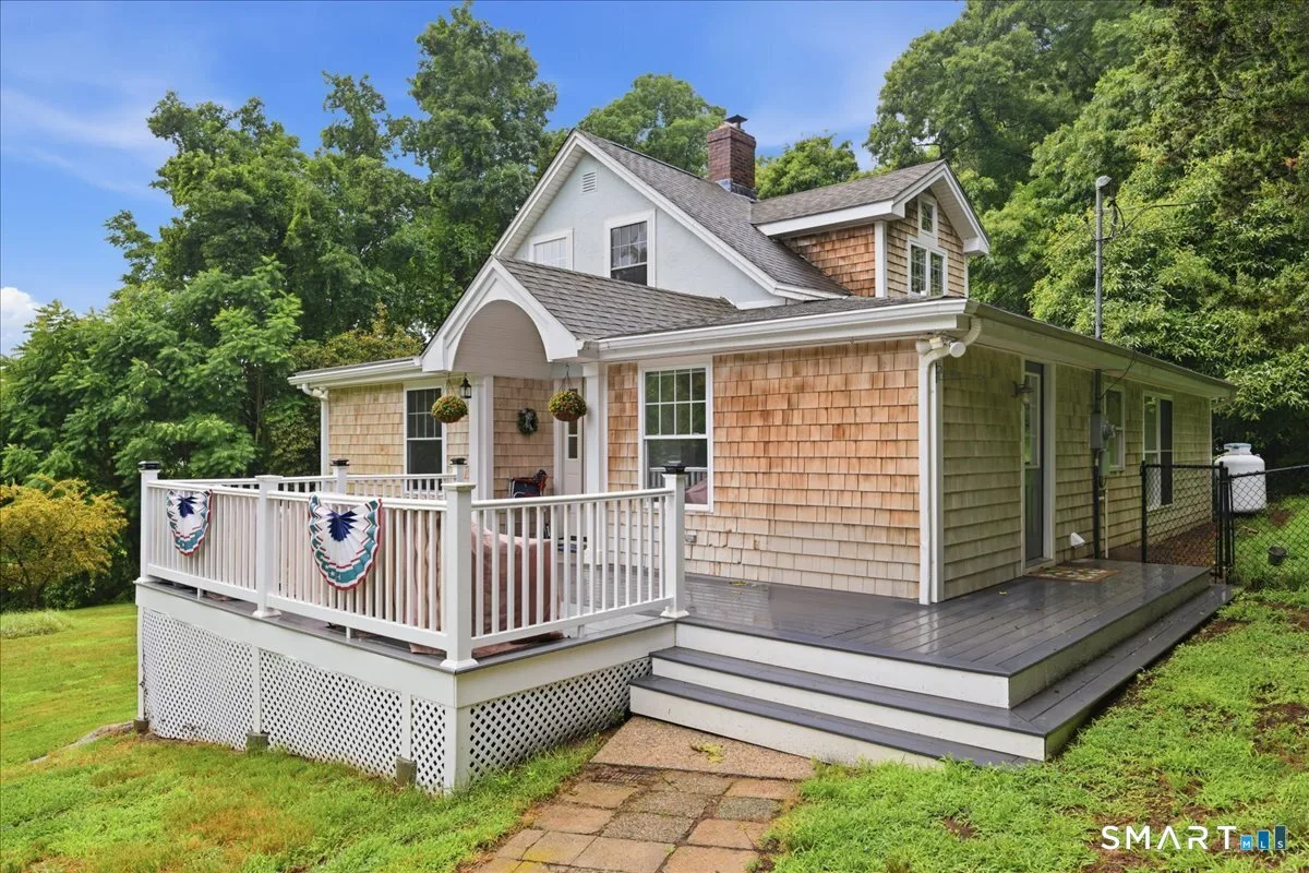 82 Old Post Road, Clinton, CT