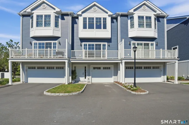 301 Harbour Close #102