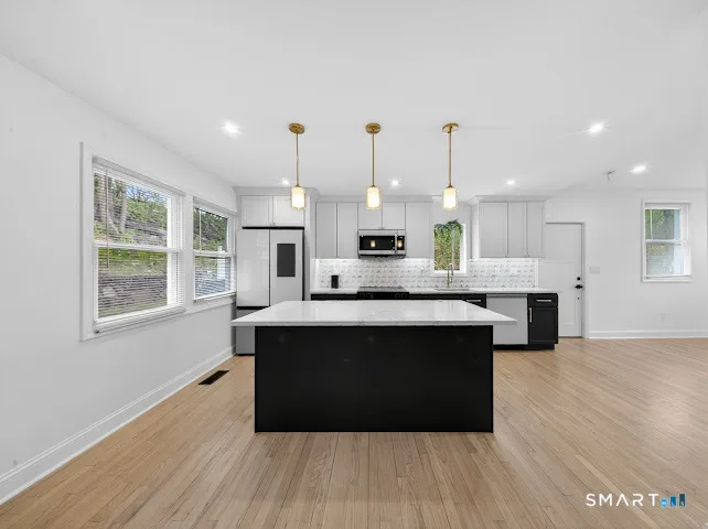 20 Oakridge Road, Trumbull, CT