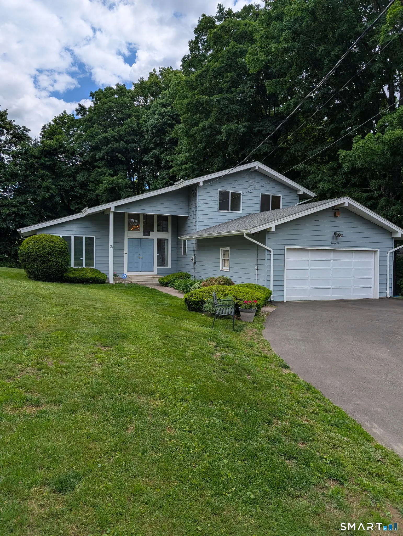 22 Terry Plains Road, Bloomfield, CT
