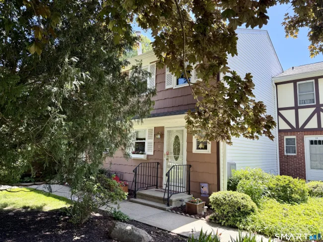 10 East Gate Lane #10, Hamden, CT