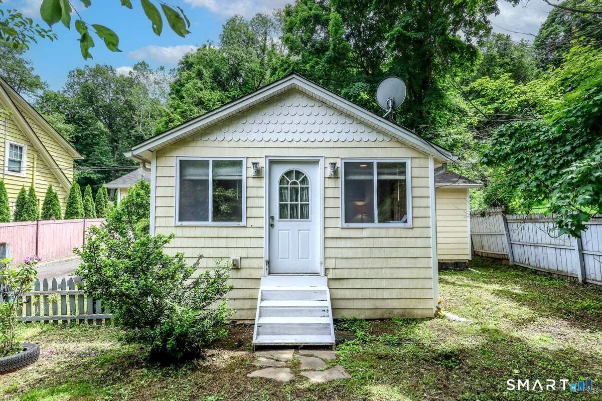 70 Dodgingtown Road, Bethel, CT
