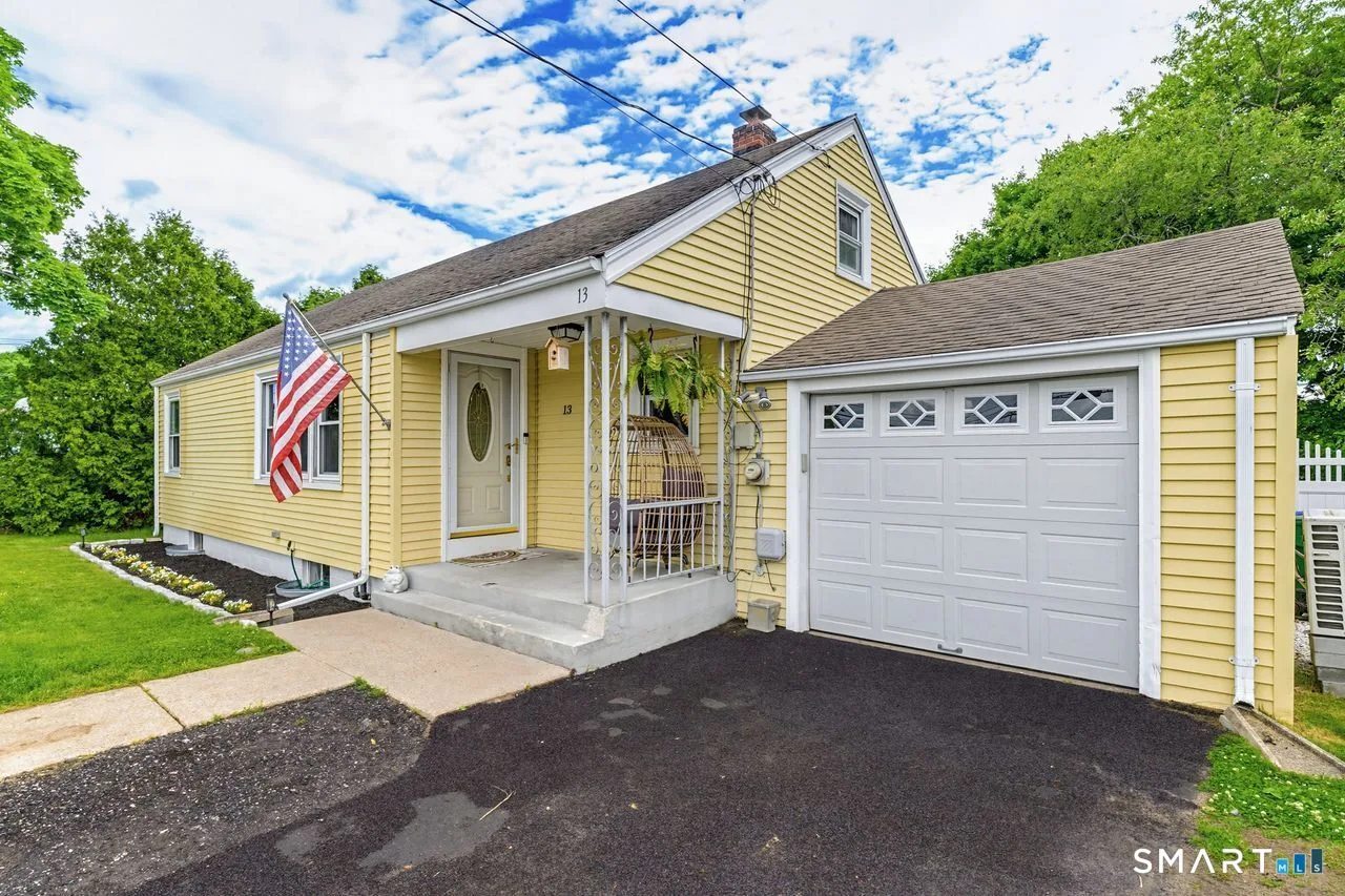 13 Miner Avenue, Waterford, CT