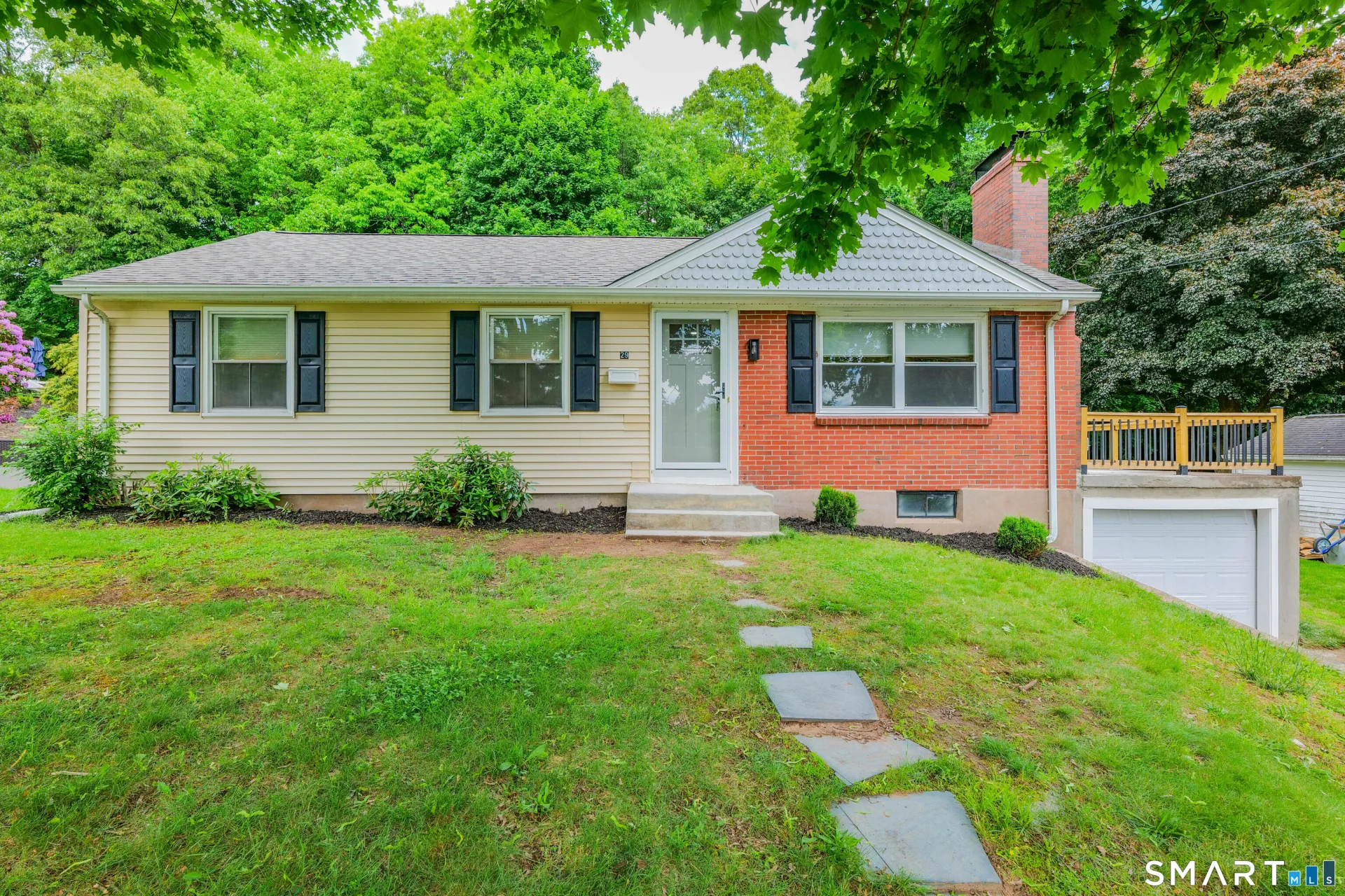 29 Fox Hill Drive, Vernon, CT