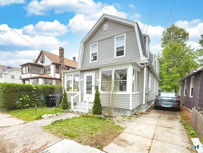 124 Richards Street