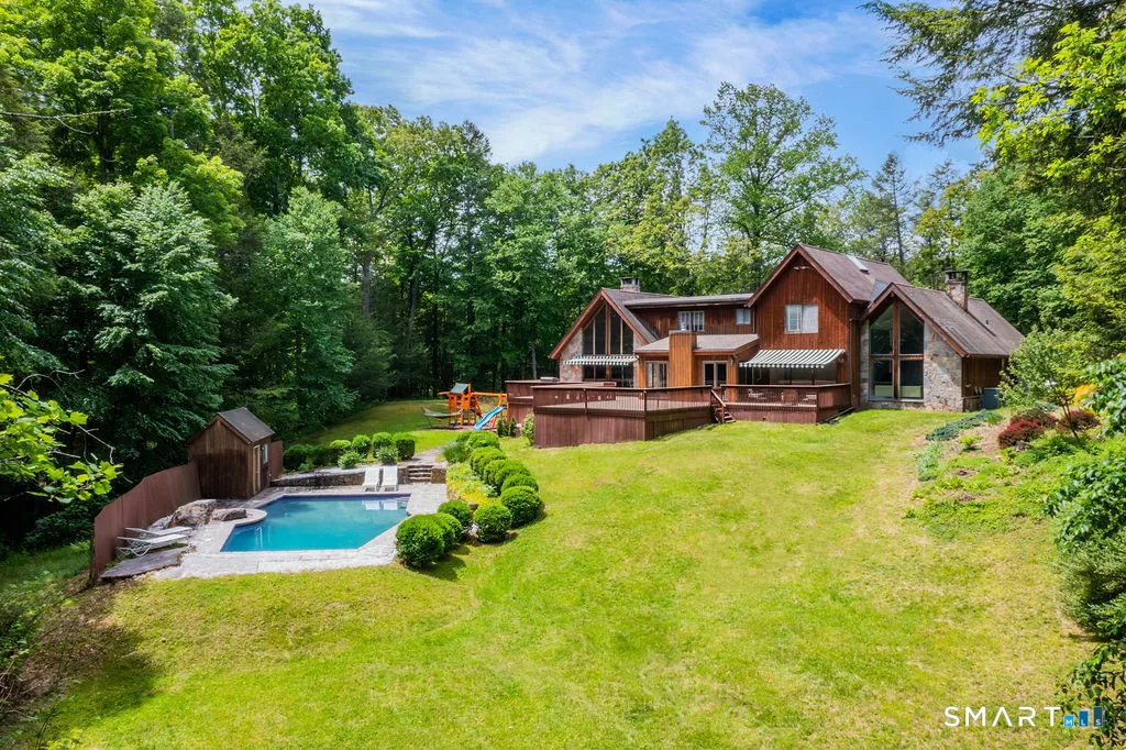 21 Holiday Point Road, Sherman, CT