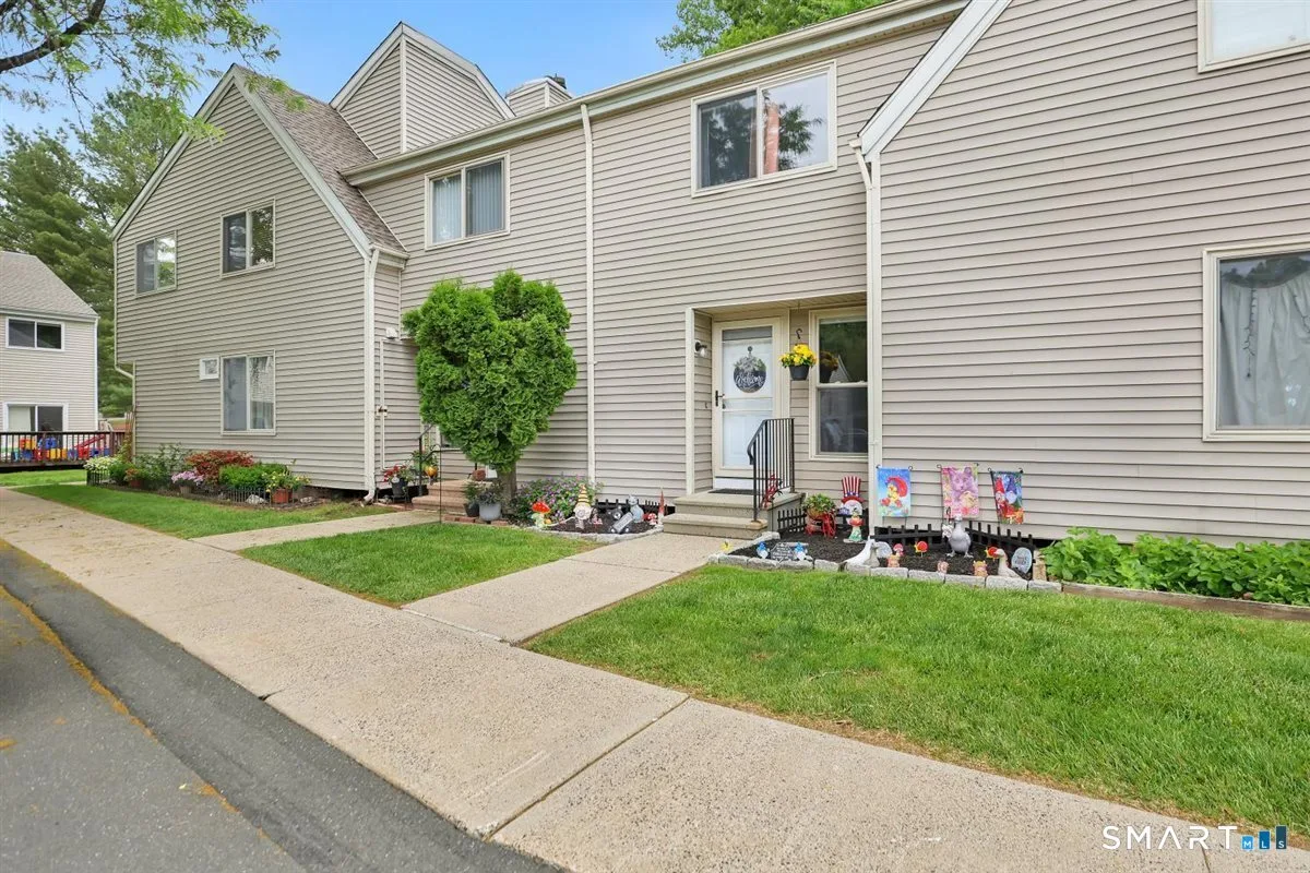 15 Cherokee Court #15, Cromwell, CT