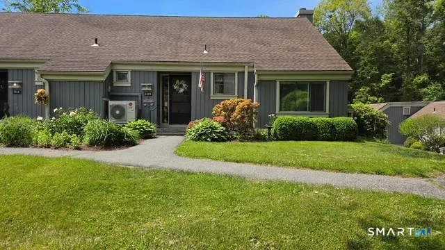 340 Heritage Village #B