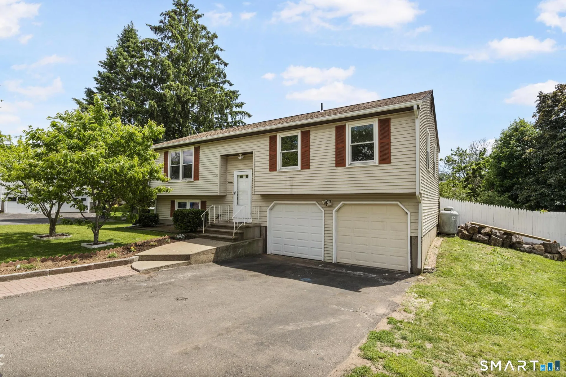 11 Costanzo Court, Hamden, CT