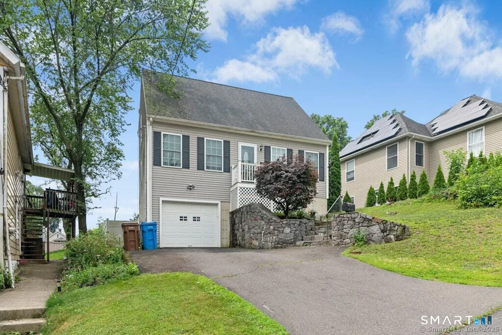 18 Perry Hill Road, Shelton, CT