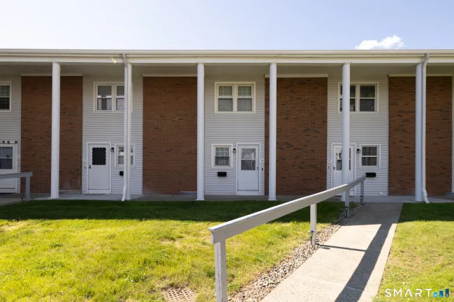 121 Seemans Lane #16