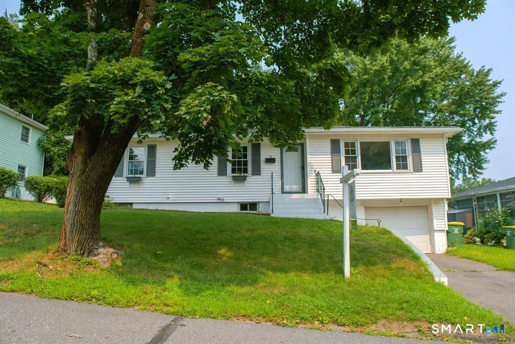 32 Kaynor Drive, Waterbury, CT