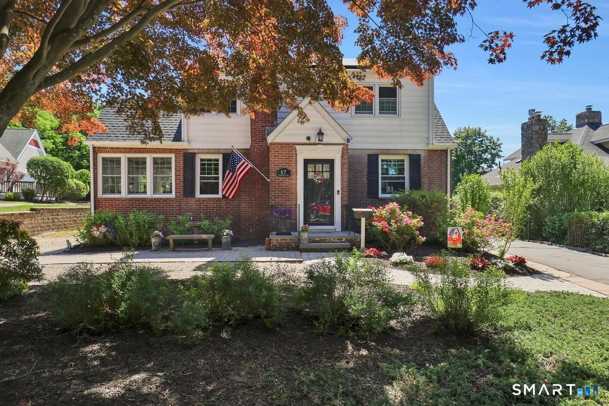 17 Trumbull Place, North Haven, CT