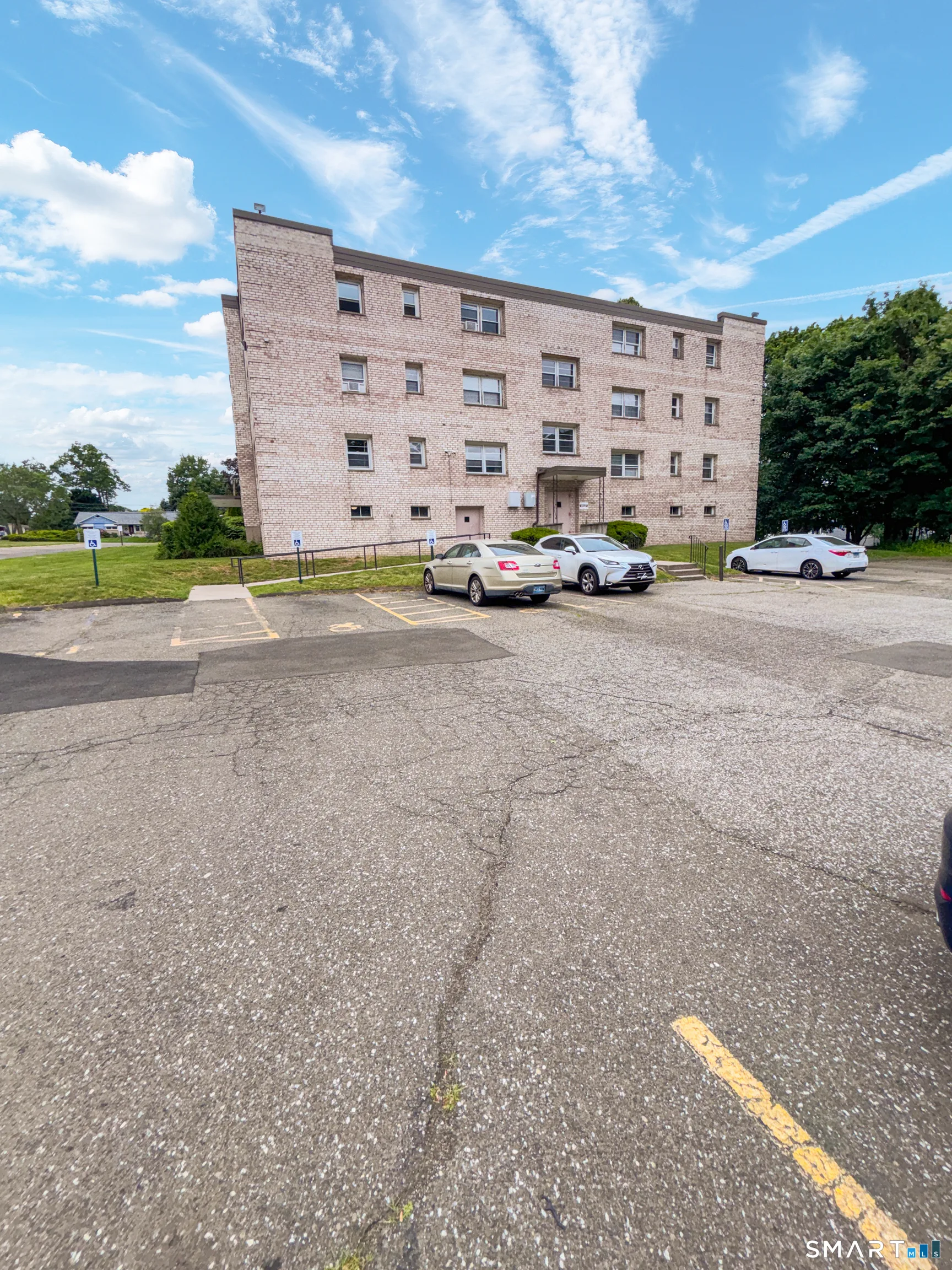 300 Meadowside Road #212, Milford, CT