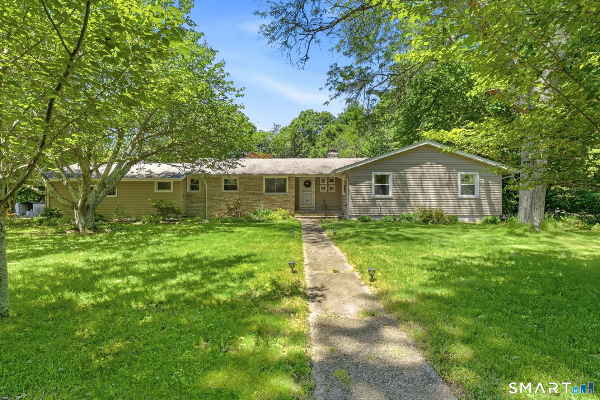 35 Woodridge Circle, Ledyard, CT