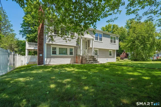 11 Stuart Drive