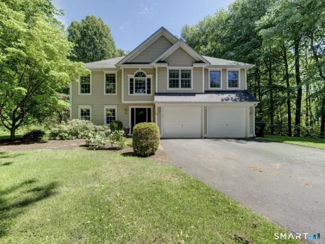 35 Woodsedge Court