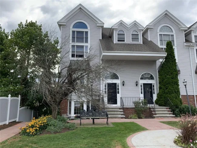 124-130 Deer Hill Avenue #A20