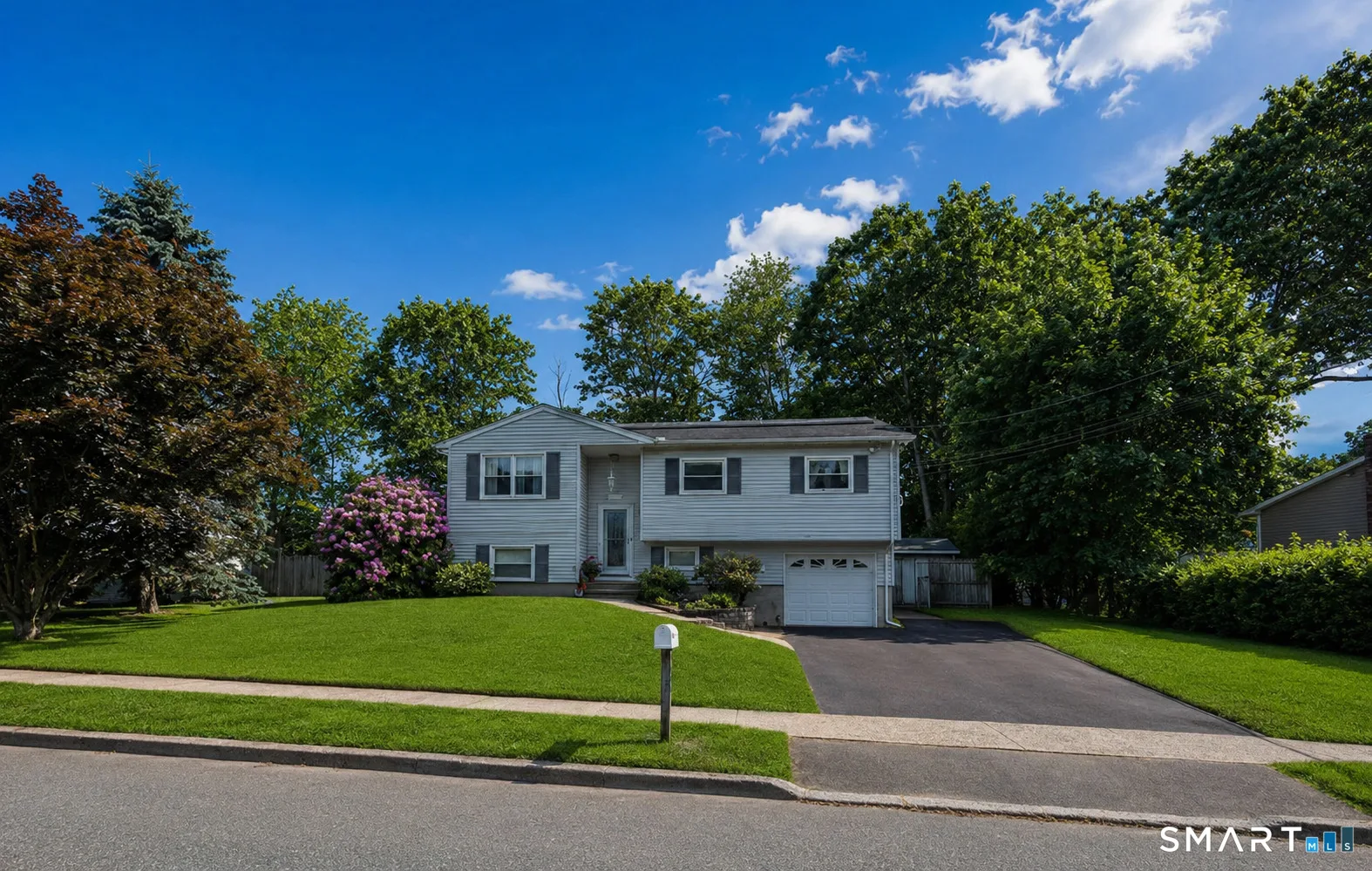 140 Flower Drive, Hamden, CT