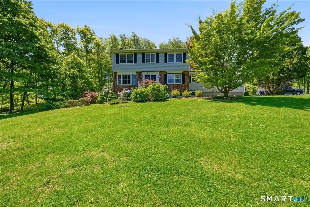 2 Judith Drive, Danbury, CT