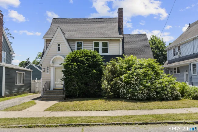 695 West Taft Avenue
