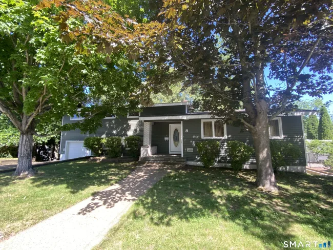 8 Commodore Street