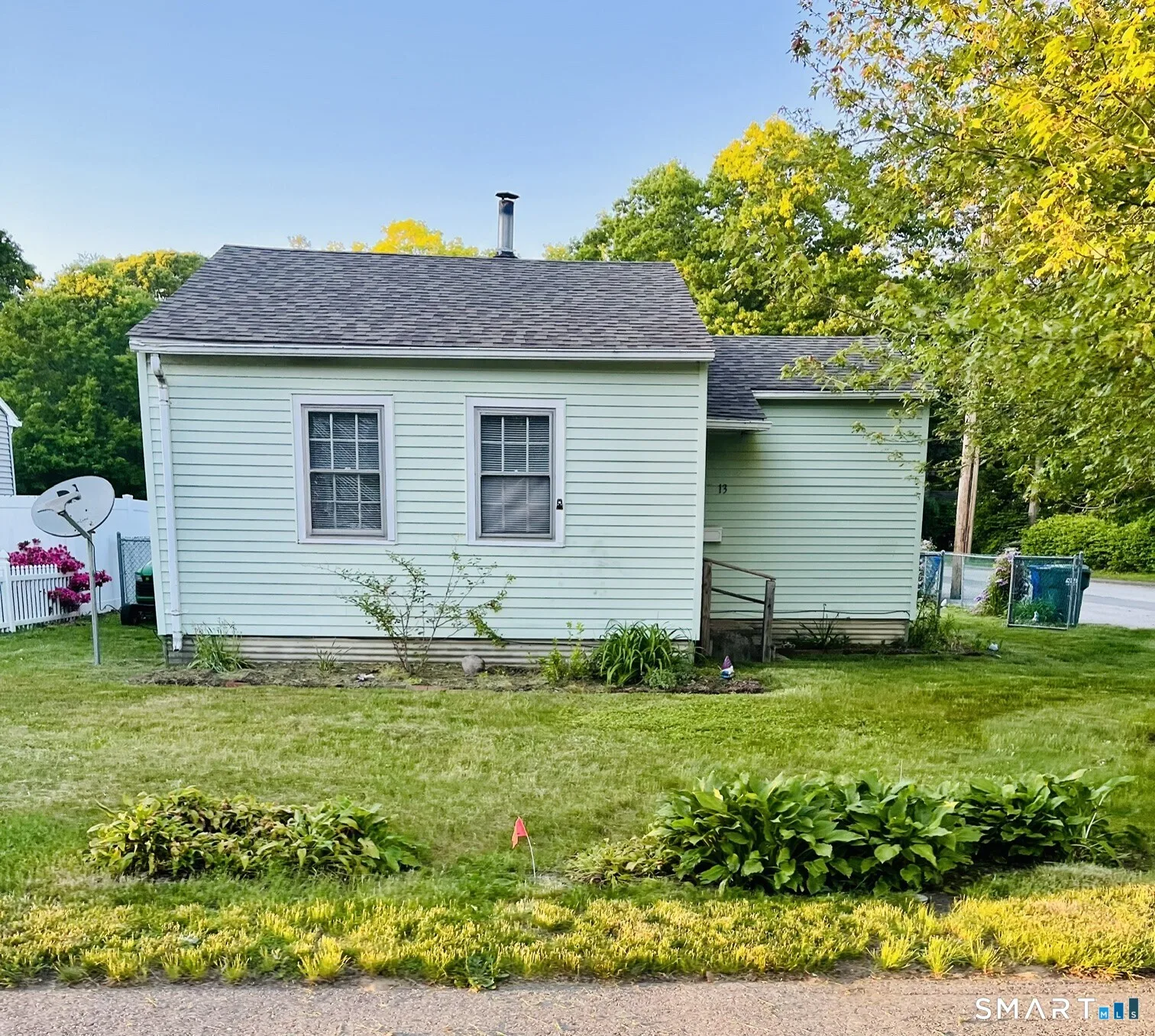 13 Midway Oval, Groton, CT