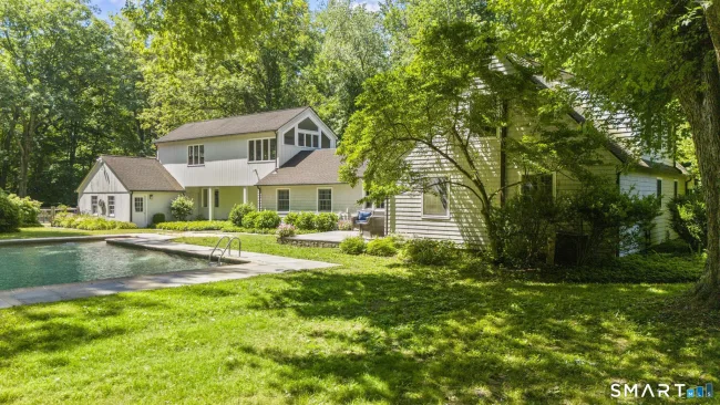 211 Newtown Turnpike