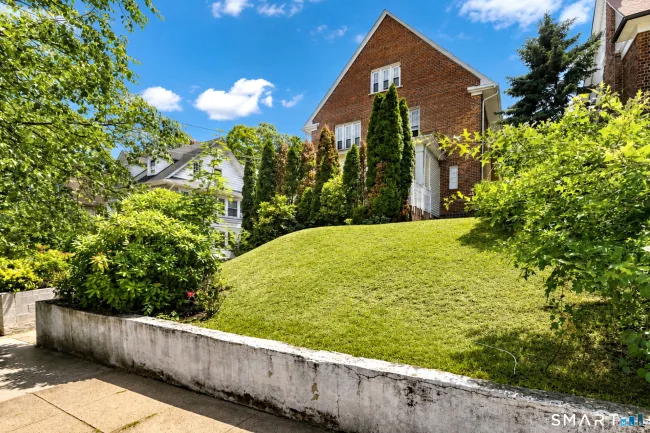 160 Goffe Terrace