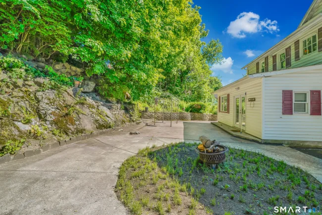 350 South Main Street, Naugatuck, CT