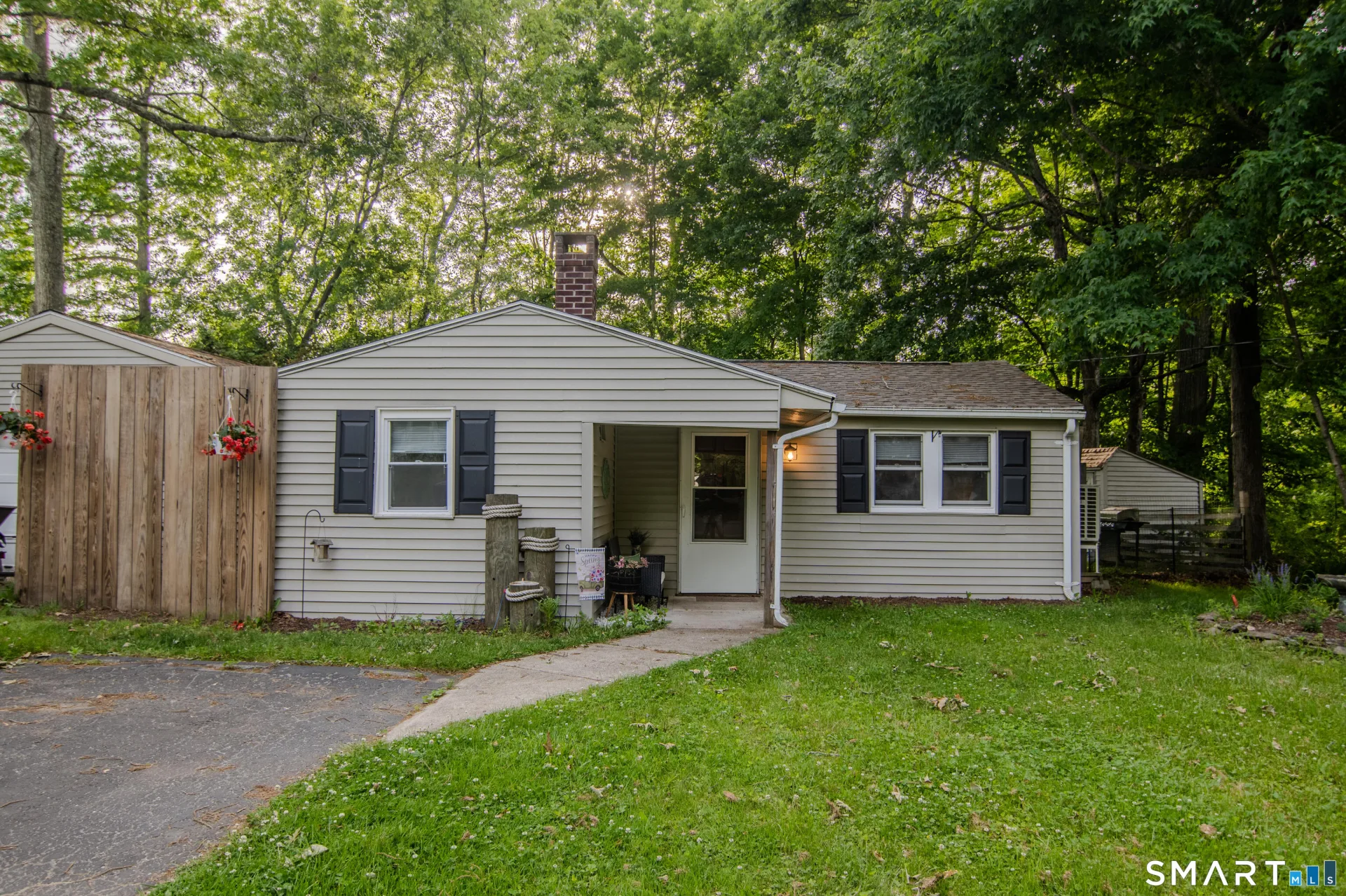 37 Lake Street, Ledyard, CT
