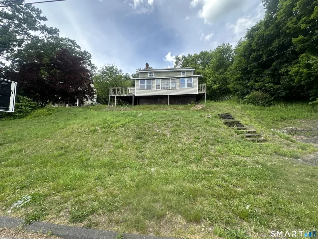 571 River Road