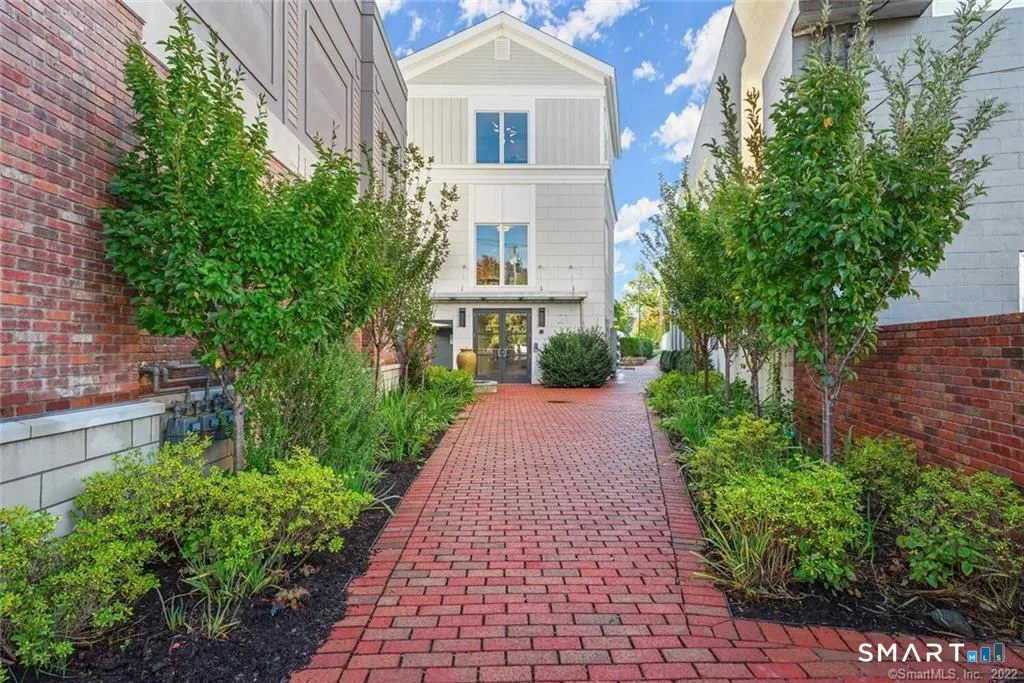 304 Gramercy Park, New Canaan, CT