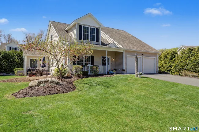 211 Meadow Brook Road #211, Oxford, CT