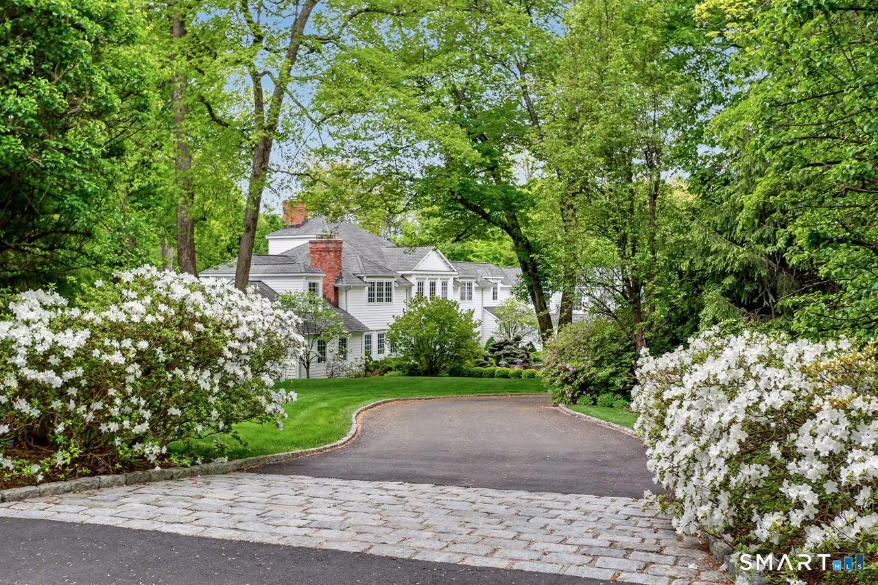 34 Bayberry Road, New Canaan, CT