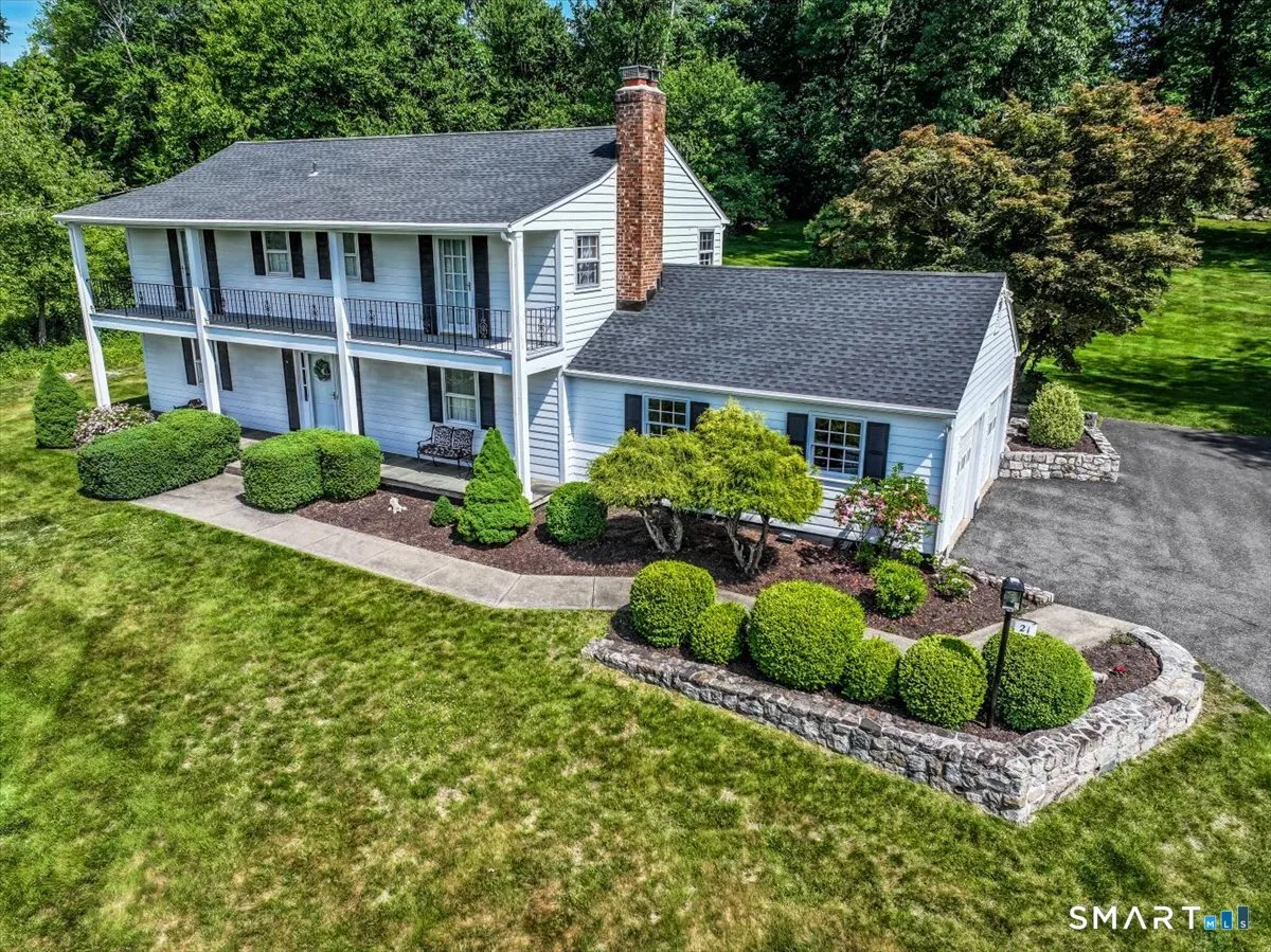 21 White Pine Drive, Brookfield, CT