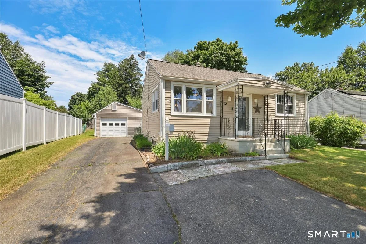 13 Predem Road, Bristol, CT