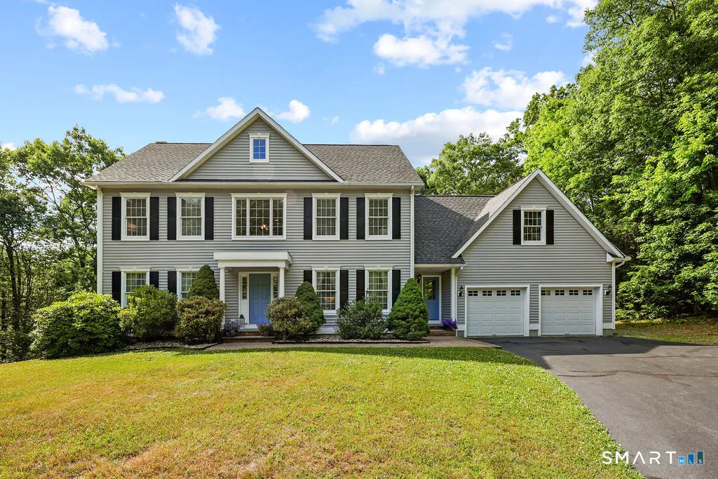 100 Hollister Drive, Avon, CT