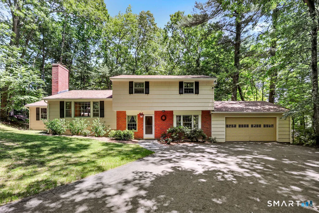 18 Foxridge Lane, Avon, CT