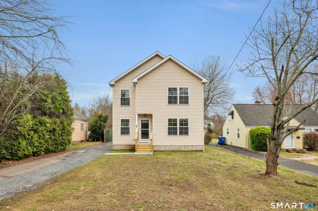 39 Robbins Avenue