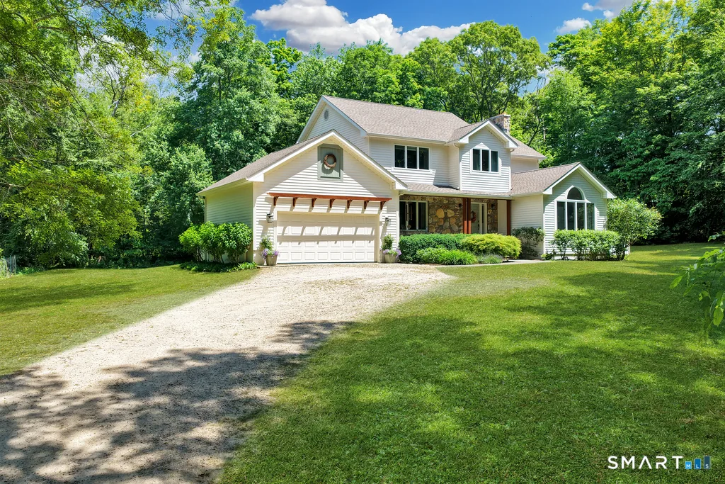 73 Pine Woods Road, North Stonington, CT