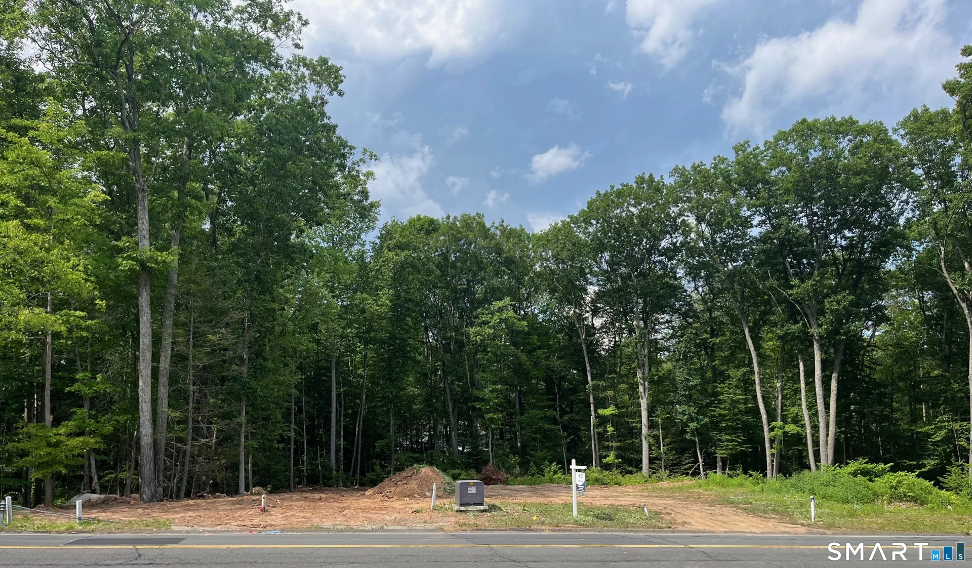 HOLLISTER Drive, Avon, CT
