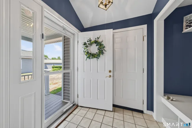 835-#E Long Hill Road
