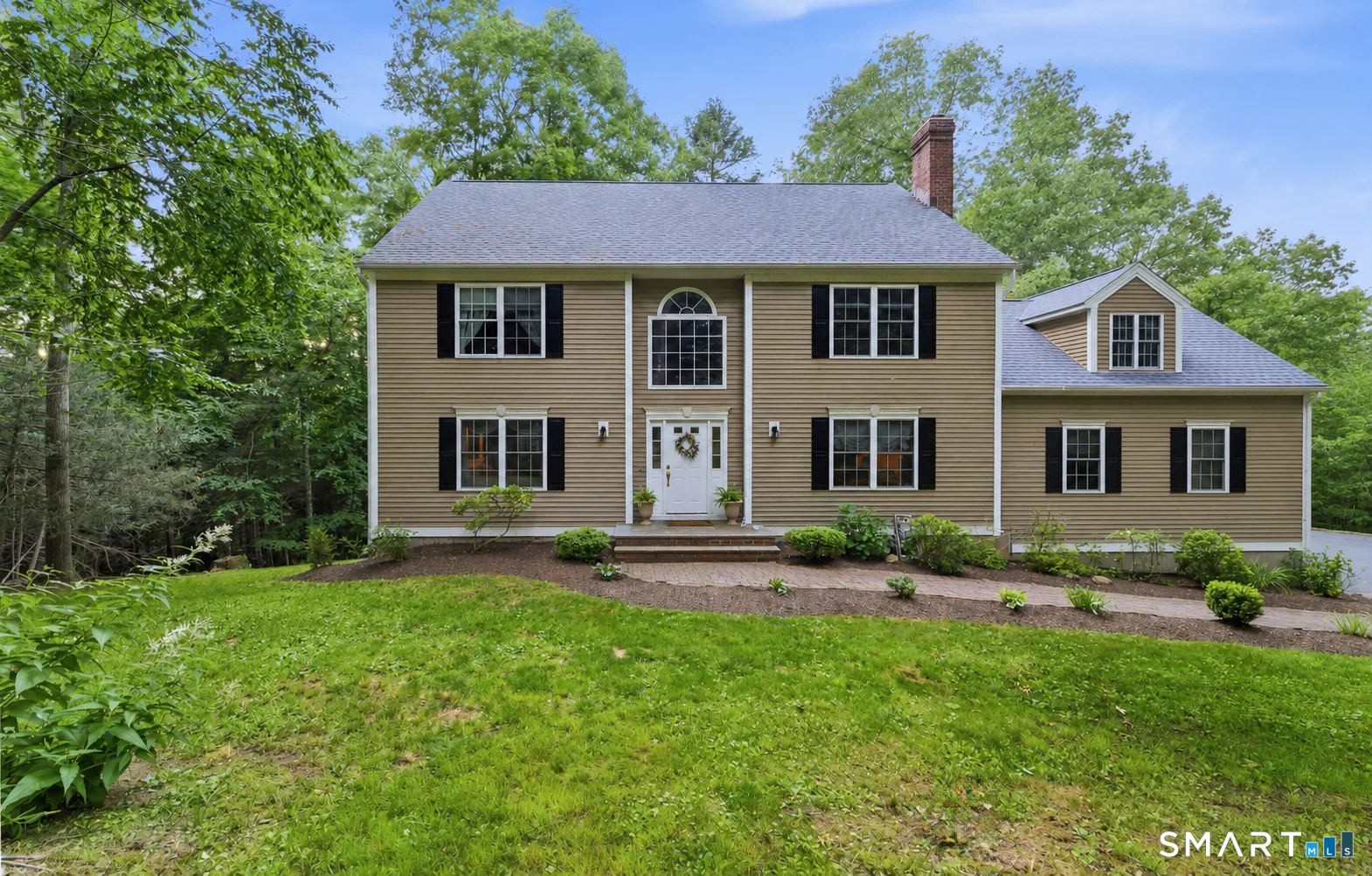 29 Narragansett Trail, Newtown, CT