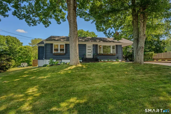 9 Hilltop Terrace, Waterford, CT