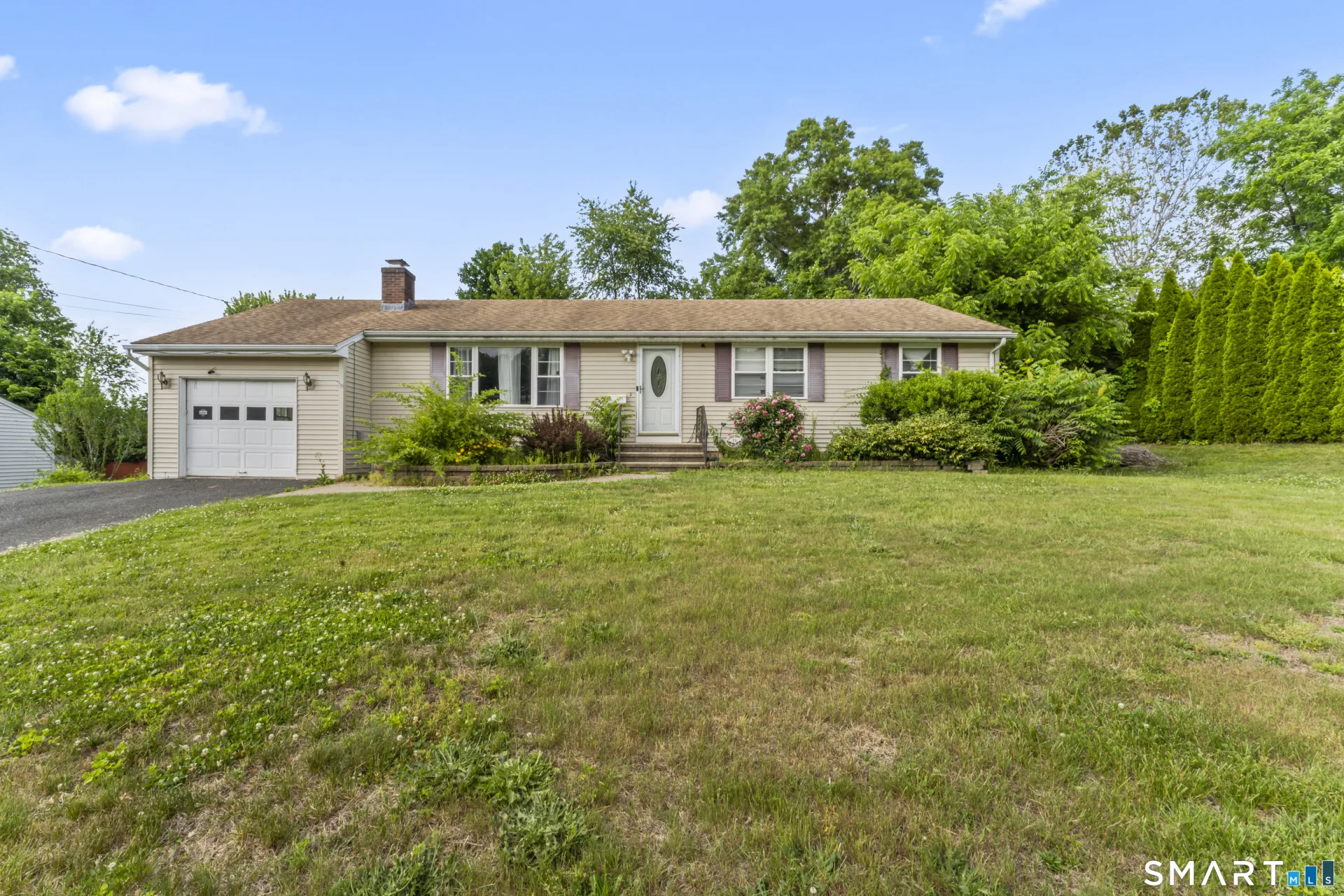 16 Nutmeg Avenue, Enfield, CT
