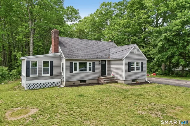 19 Carleton Road, Leicester, CT