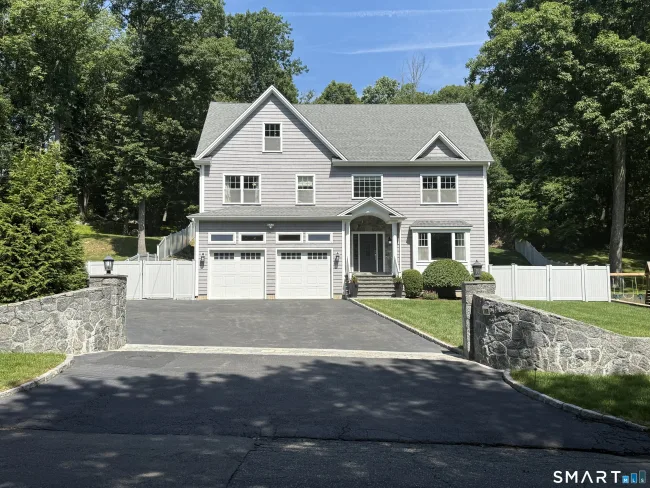 17 Woodlawn Drive, Trumbull, CT
