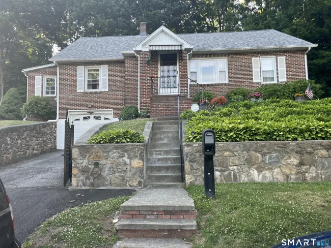 32 Homestead Avenue