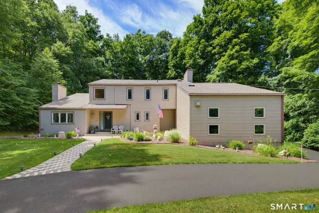 70 Pine Hollow Drive, Middlebury, CT